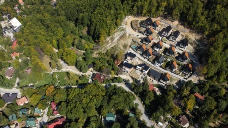 Kosovo Ex-Mayor Among 10 Detained Corruption Suspects